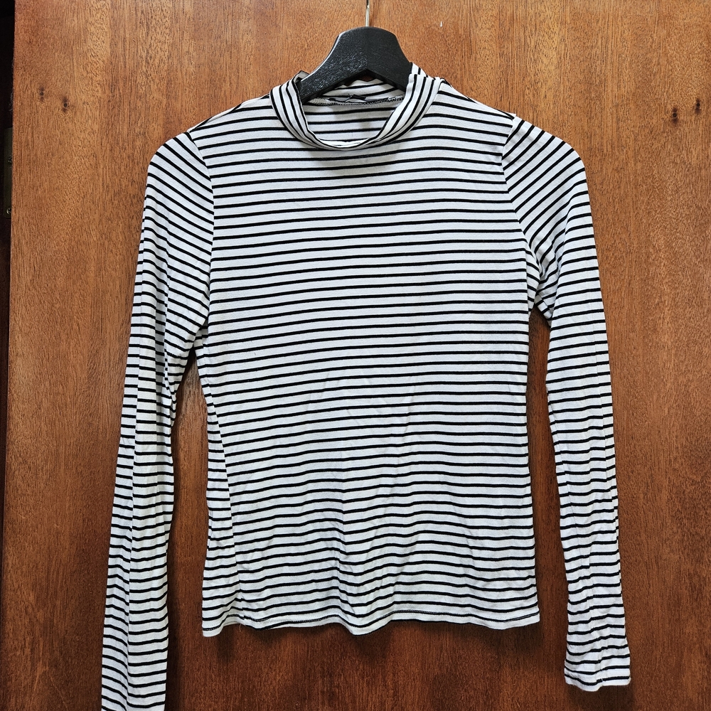 Lulu's Black and White Striped Long Sleeve Top